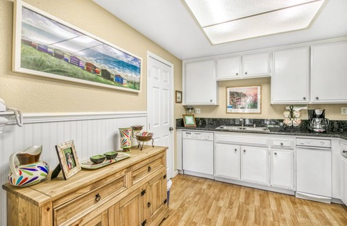 Avalon Condo | C50: Cozy Bahia Vista Condo, Private Balcony, BBQ, Pool