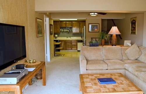 Avalon Condo | C59: Cozy Condo, Balcony W/Hillside & Ocean Views, 30 Mooring Available