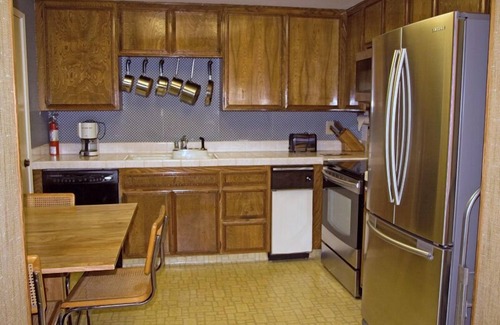 Avalon Condo | C59: Cozy Condo, Balcony W/Hillside & Ocean Views, 30 Mooring Available