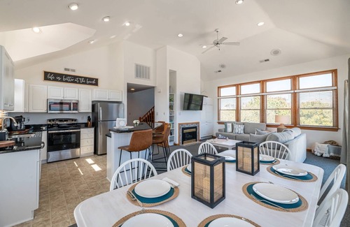 Pine Island House | C6022 Tranquility. Pet Friendly, Hot Tub, Community 2 Pools/Tennis/Playground