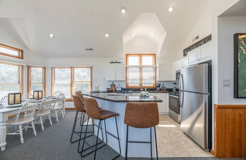 Pine Island House | C6022 Tranquility. Pet Friendly, Hot Tub, Community 2 Pools/Tennis/Playground