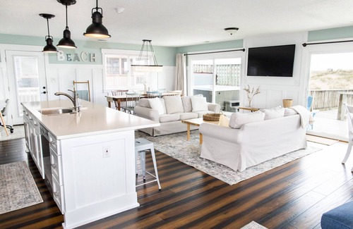 Carova Beach House | C9039 Bear Inn OBX. 4X4 Area, Wild Horses, Oceanfront, Hot Tub!