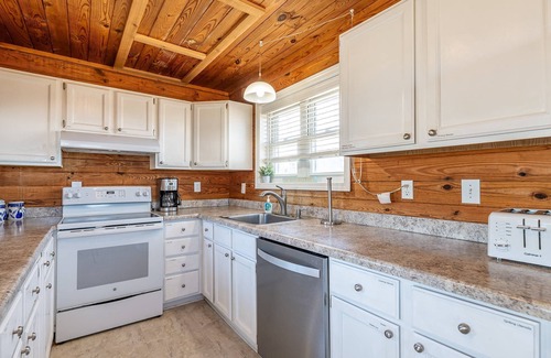 Carova Beach House | C9083 Cavallo Dunes. Oceanfront, 3 Bedrooms, Hot Tub, Pets OK, 4x4 Area