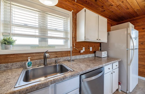 Carova Beach House | C9083 Cavallo Dunes. Oceanfront, 3 Bedrooms, Hot Tub, Pets OK, 4x4 Area