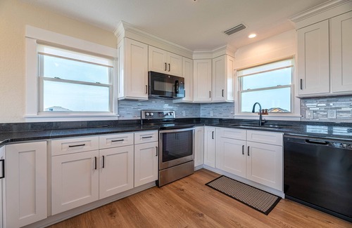Carova Beach House | C9187 Leisure Dayz. Private 4x4 Beach Oceanfront Dream