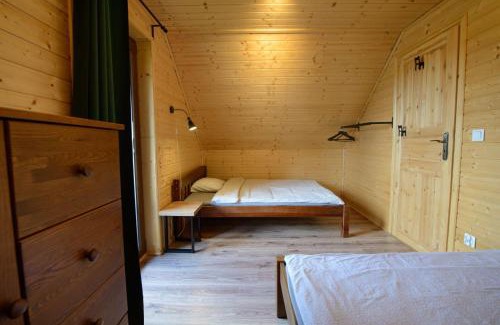 gmina Cieszkow House | Całoroczny Domek Sosenka 1-5 z 2 sypialniami, aneksem, łazienka i salon