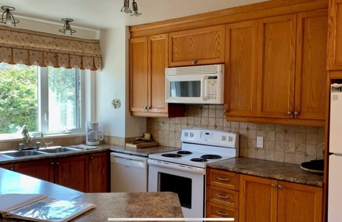 Ferme-Neuve Ski Chalet | Full Chalet - 6 Bedrooms Private/Beachfront/Kayaks,/Fibre Internet