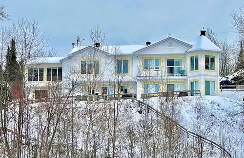 Ferme-Neuve Ski Chalet | Full Chalet - 6 Bedrooms Private/Beachfront/Kayaks,/Fibre Internet