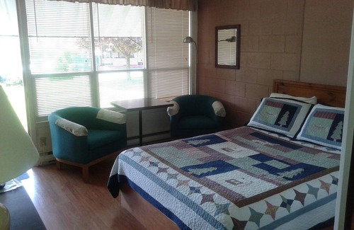 Ivy Lea Hotel | Capricorn Motel Royale Thousand Islands