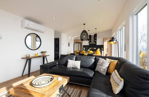 Saint-Joseph-de-la-Rive Ski Chalet | Le Charmant - Magnificent river view and spa