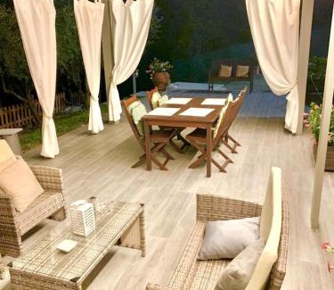 Gassano Apartment | Ca' Degli Ulivi Relax - uso esclusivo con jacuzzi in Lunigiana vicino cinque terre