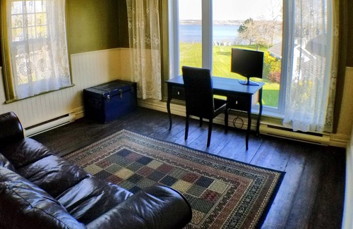 Deschaillons-sur-St-Laurent House | Le Havre du Navigateur overlooking the St. Lawrence River