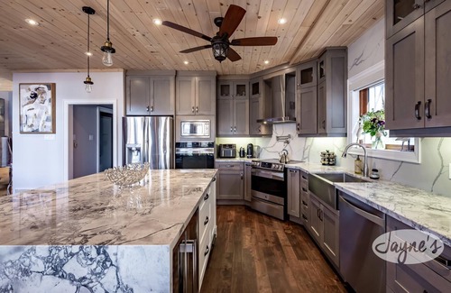 Dysart et al Cottage | Sandy Beach! Gorgeous new Build! 5 bed 5 bath cottage on Drag Lake!