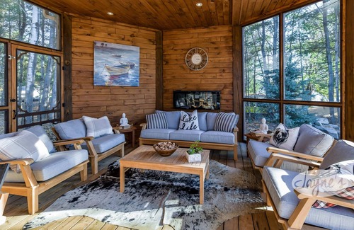 Dysart et al Cottage | Sandy Beach! Gorgeous new Build! 5 bed 5 bath cottage on Drag Lake!