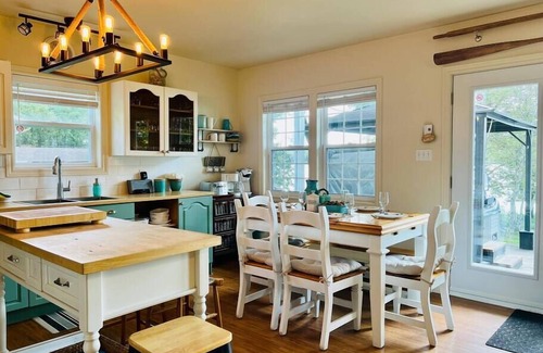 Saint-Claude House | Rowing, Waterfront, Spa