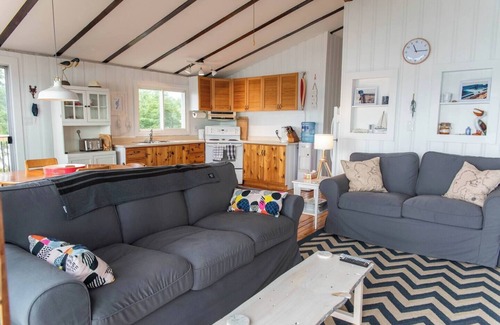 Rideau Lakes House | Barber Pointe Cottage
