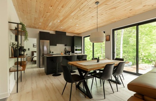 La Conception Cabin | Forest Refuge | Fire HotTub Tremblant 15 min