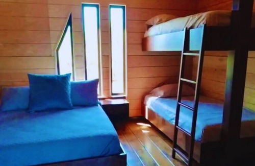 Valle de Guadalupe Cabin | Cabaña Para Grupos ! Ubicada en el Centro de Valle de Gpe
