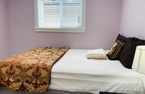 Queensborough House | Cozy and clean bedroom