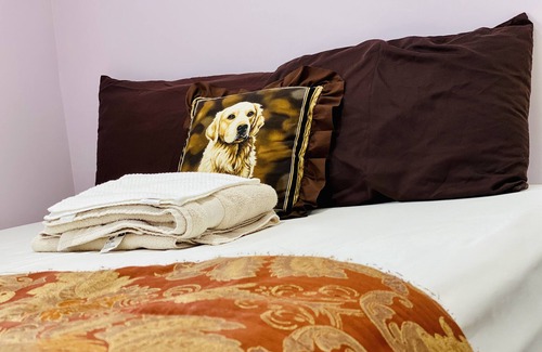 Queensborough House | Cozy and clean bedroom