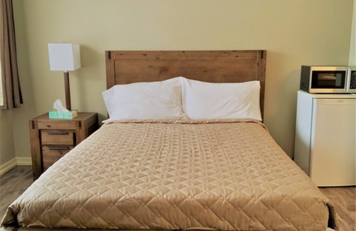 Manitoulin District Hotel | Hawberry Motel