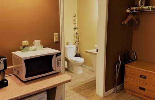 Manitoulin District Hotel | Hawberry Motel
