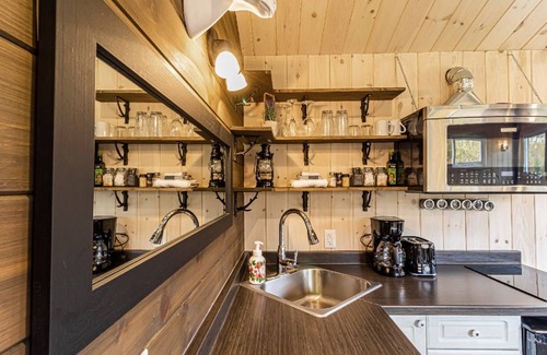 Notre-Dame-Auxiliatrice-de-Buckland Ski Chalet | Beausite Tourisme-Lac, river spa, micro farm, estate trail, view of the mountain
