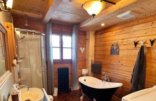 Notre-Dame-Auxiliatrice-de-Buckland Ski Chalet | Chalet Le Buckland