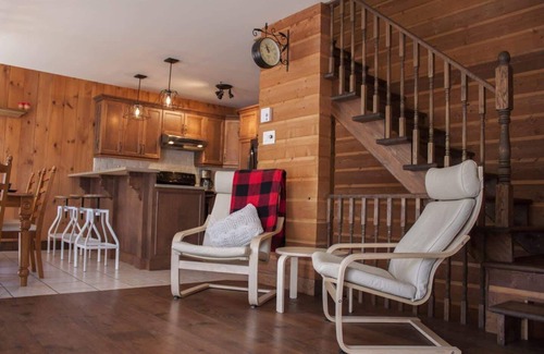Notre-Dame-Auxiliatrice-de-Buckland Ski Chalet | Spa, Pool table, Mountain | Chalet Avalanche