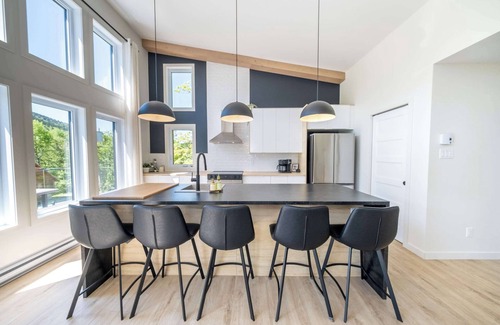 Notre-Dame-Auxiliatrice-de-Buckland Ski Chalet | Spa, Mountain, Pool table - Le Haut 132