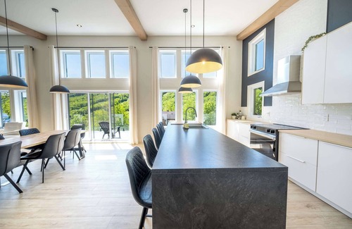 Notre-Dame-Auxiliatrice-de-Buckland Ski Chalet | Spa, Mountain, Pool table - Le Haut 132