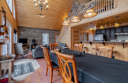 Petite-Riviere-Saint-Francois House | Le Rêveur ⎮Ski, Hot Tub, Fresh Air & Relaxation