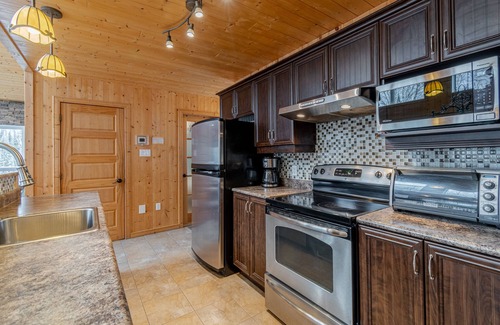 Petite-Riviere-Saint-Francois House | Le Rêveur ⎮Ski, Hot Tub, Fresh Air & Relaxation