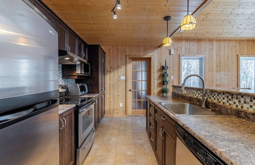 Petite-Riviere-Saint-Francois House | Le Rêveur ⎮Ski, Hot Tub, Fresh Air & Relaxation