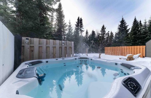 Petite-Riviere-Saint-Francois Ski Chalet | Chalet Bleu 6 | Summer Retreat with Scenic Views