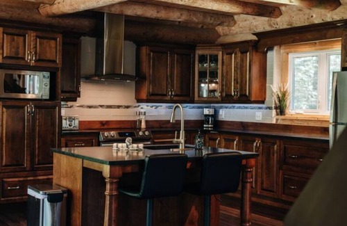 Lac-Sergent Cabin | Escape to Nature with Hot Tub & Lake Access