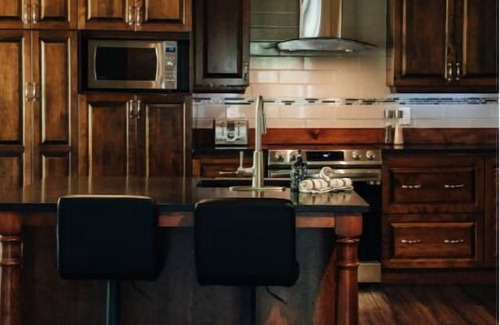 Lac-Sergent Cabin | Escape to Nature with Hot Tub & Lake Access