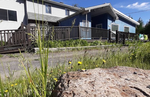 Sainte-Marguerite-du-Lac-Masson Bed & Breakfast | Family Cottage/Chalet famille > 12-15 guest/invité