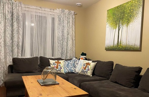 Sainte-Marguerite-du-Lac-Masson Cottage | well equipped with everything you need to relax and unwind