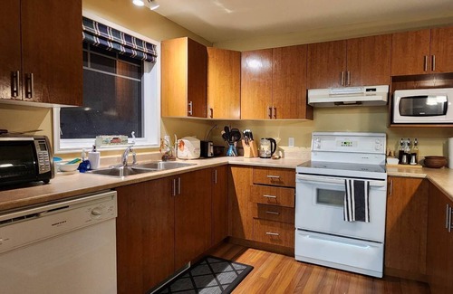 Sainte-Marguerite-du-Lac-Masson Cottage | well equipped with everything you need to relax and unwind