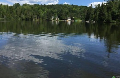 Sainte-Marguerite-du-Lac-Masson Cabin | Cozy attractive family cottage