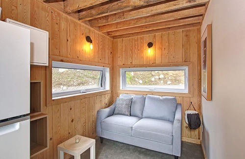 Sainte-Marguerite-du-Lac-Masson Ski Chalet | Glamping in the comfort of a mini chalet