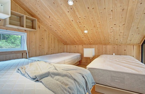 Sainte-Marguerite-du-Lac-Masson Ski Chalet | Glamping in the comfort of a mini chalet