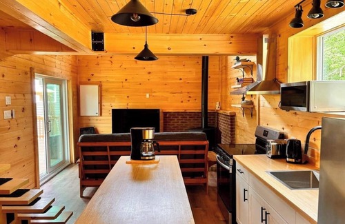 Sainte-Therese-de-la-Gatineau Ski Chalet | Beautiful Firefly Guest Chalet on Grand lac Rond with Access to Private Island !
