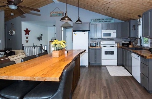Unorganized Centre Parry Sound Cottage | Private Lakefront Cottage on Deer Lake