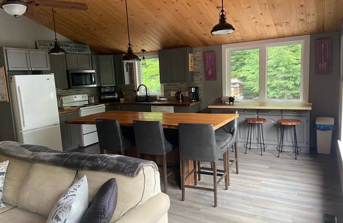 Unorganized Centre Parry Sound Cottage | Private Lakefront Cottage on Deer Lake