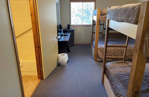 Unorganized Centre Parry Sound Cabin | Bucks Lodge and Grill