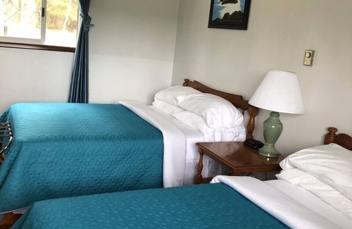 Unorganized Thunder Bay District Hotel | Coach House Motel 20 km East Terrace Bay