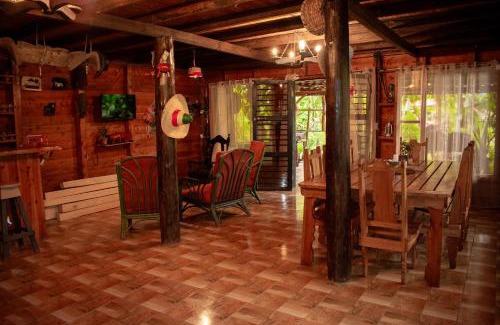 Agua Caliente Ski Chalet | Cabaña Ave Del Paraiso