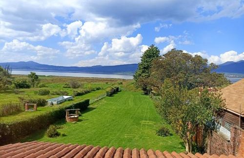Tzintzuntzan House | Cabaña de los Sentidos